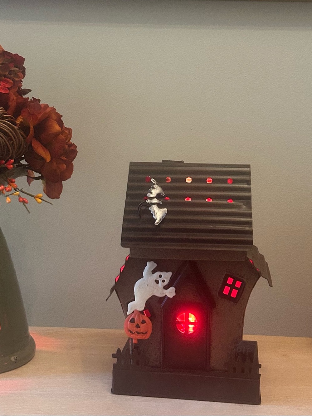 Halloween Haunted house. Scentsy Manic Mansion.
